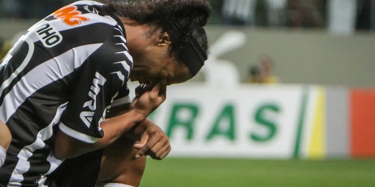 Ronaldinho vive um momento difícil