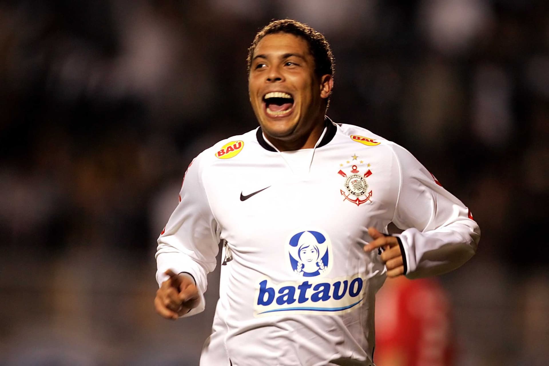 Ronaldo comemorou seu aniversário de 45 anos nessa quarta-feira (22) e ganhou um presente grandioso do Corinthians