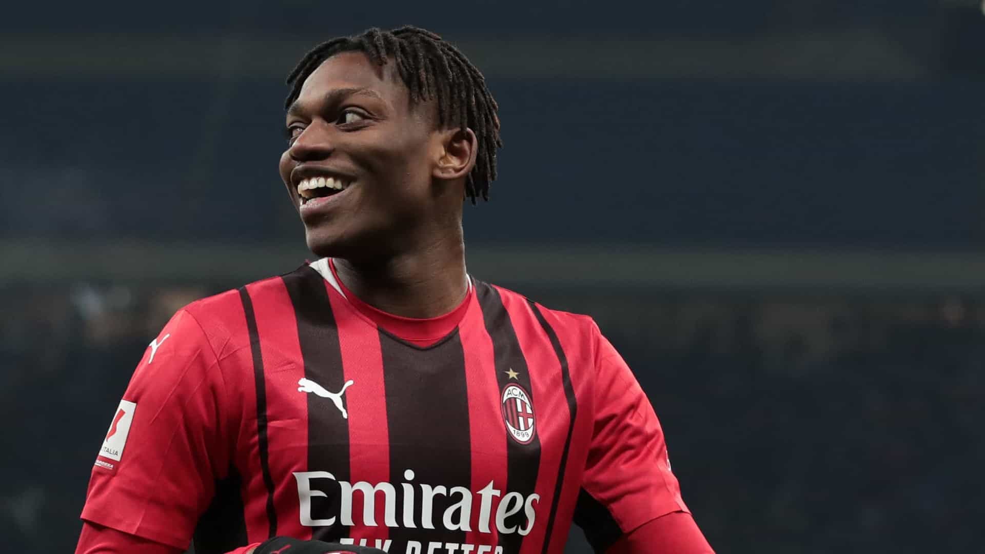 Rossoneri bateu a Sampdoria pelo placar mínimo e é lider isolado na Itália