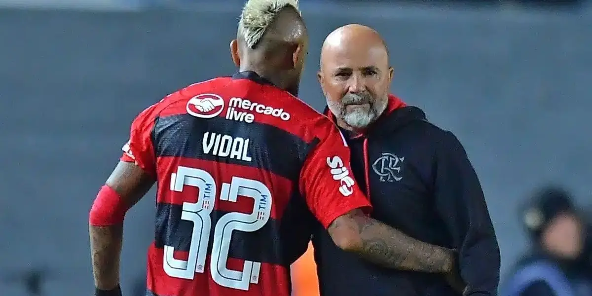 Enquanto Vidal não joga nada, o meia da Seleção que sonha jogar no Flamengo