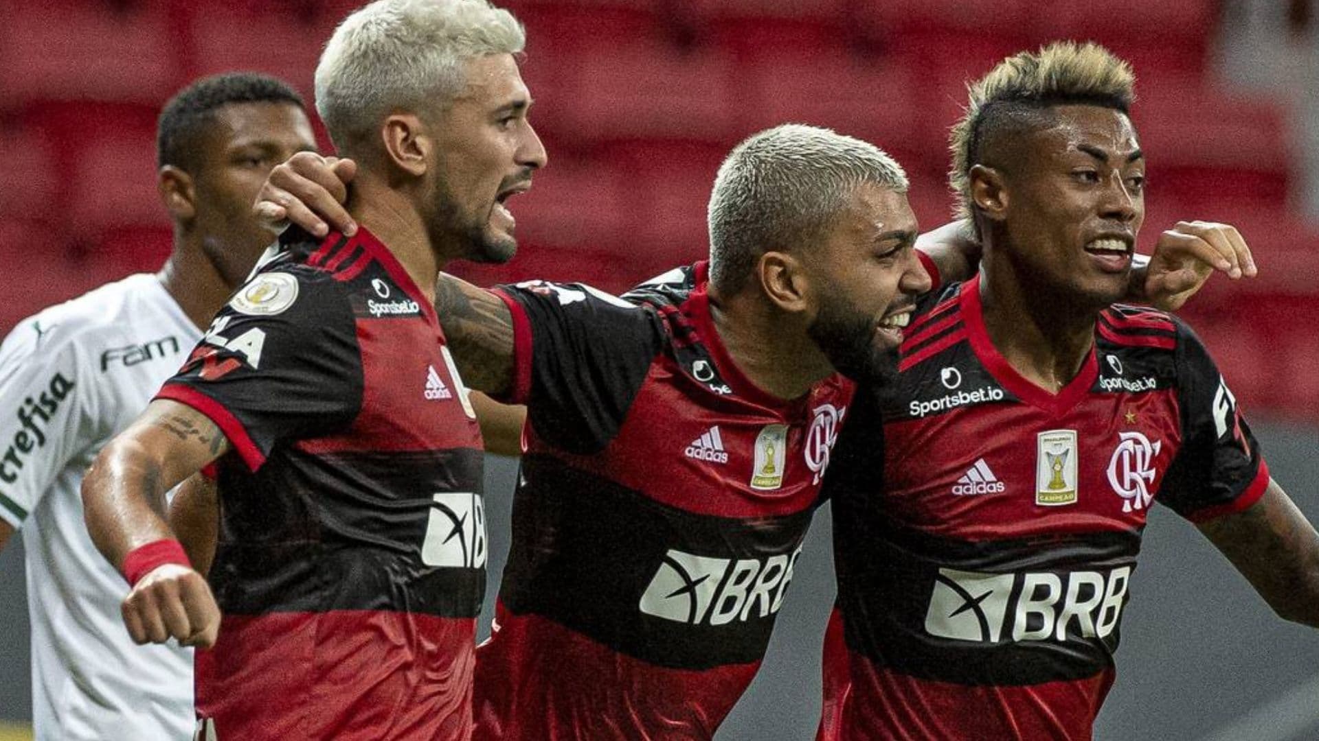 Rubro-negro consultou números de estrela da Premier League para fazer investida milionária