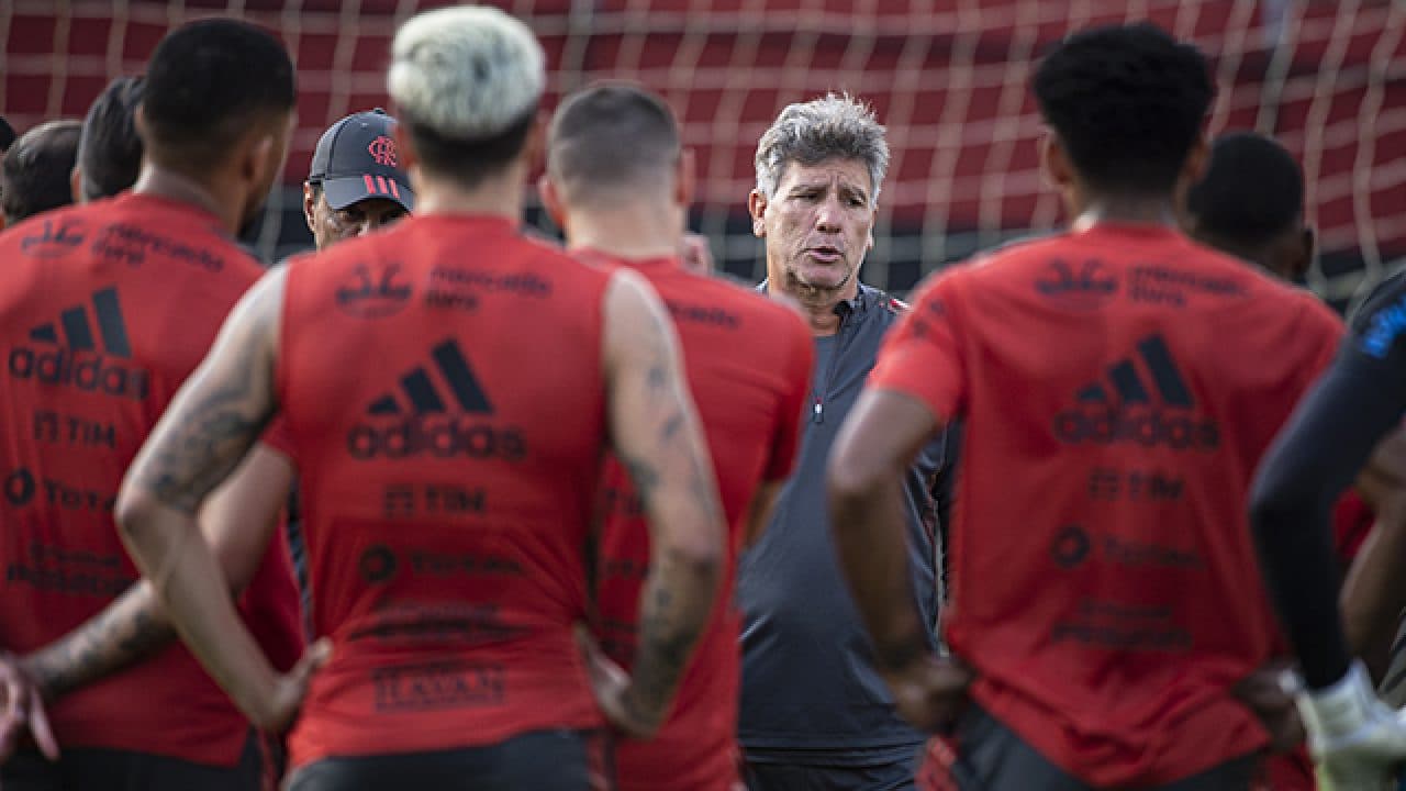 Rubro-negro enfrenta América-MG pelo Brasileirão no final de semana, ams pensamento é já na próxima partida da Libertadores