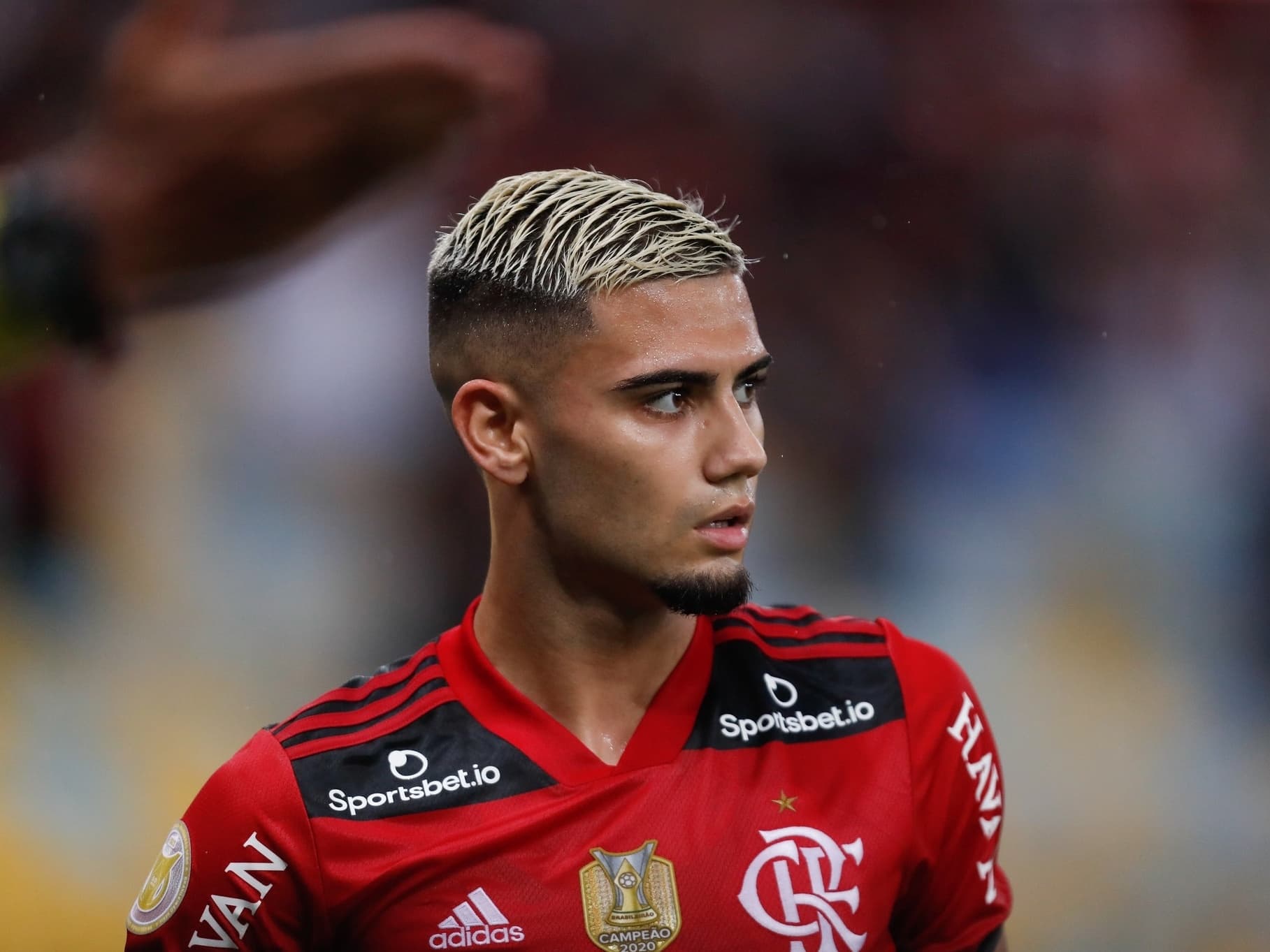 Rubro-Negro monta plano para adquirir direitos do meia, que pertence ao Manchester United