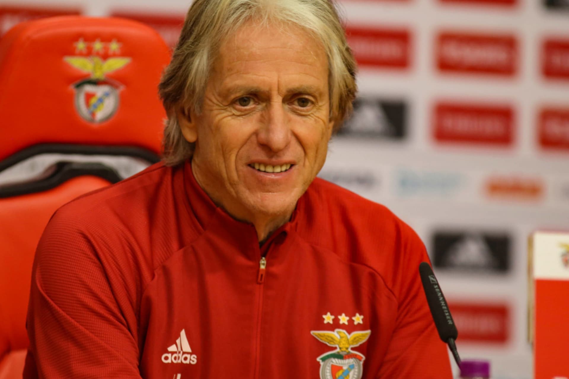 Rui Costa afirmou que interesse do Flamengo em Jorge Jesus ajudou a desgastar sua permanência no Benfica