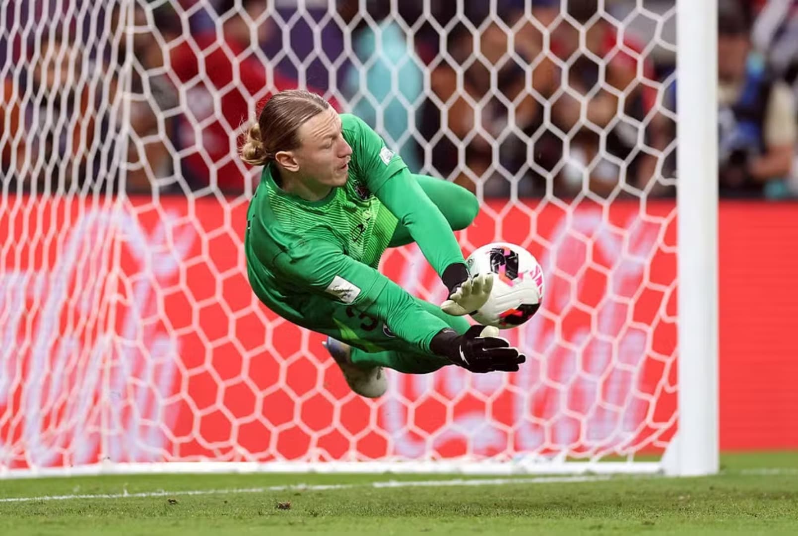 Safonov em ação contra o Flamengo. Foto: Getty Images