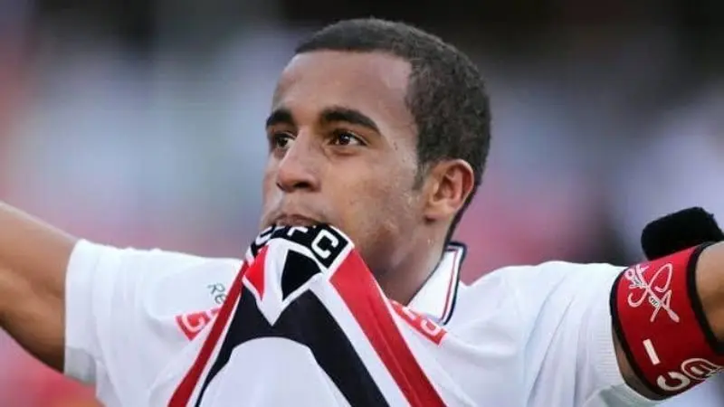 Saída de artilheiro pode abrir espaço para a maior revelação da nova década