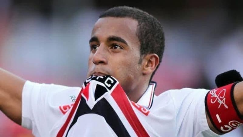 Saída de artilheiro pode abrir espaço para a maior revelação da nova década