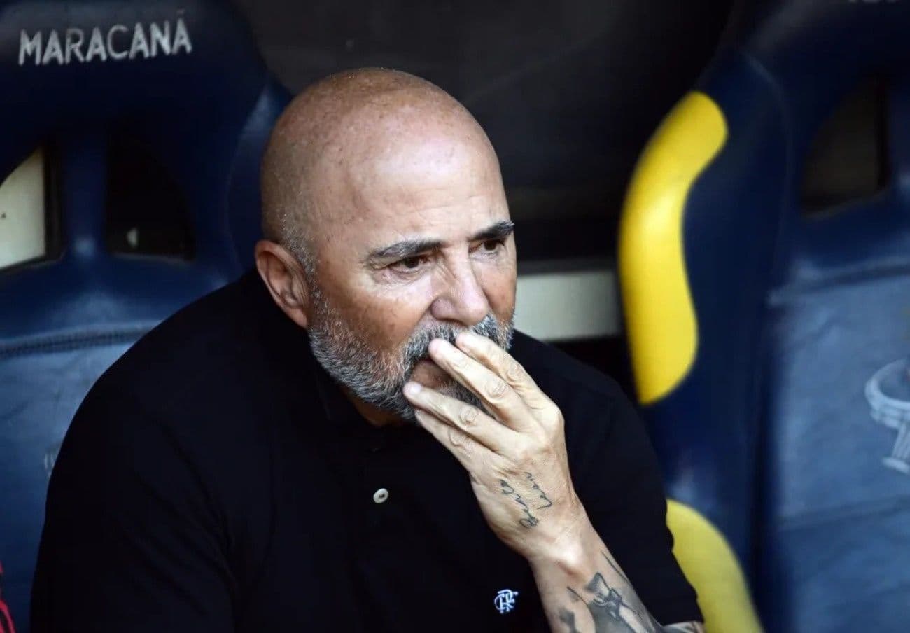 Sampaoli tentou justificar ter deixado Everton Ribeiro no banco de reservas