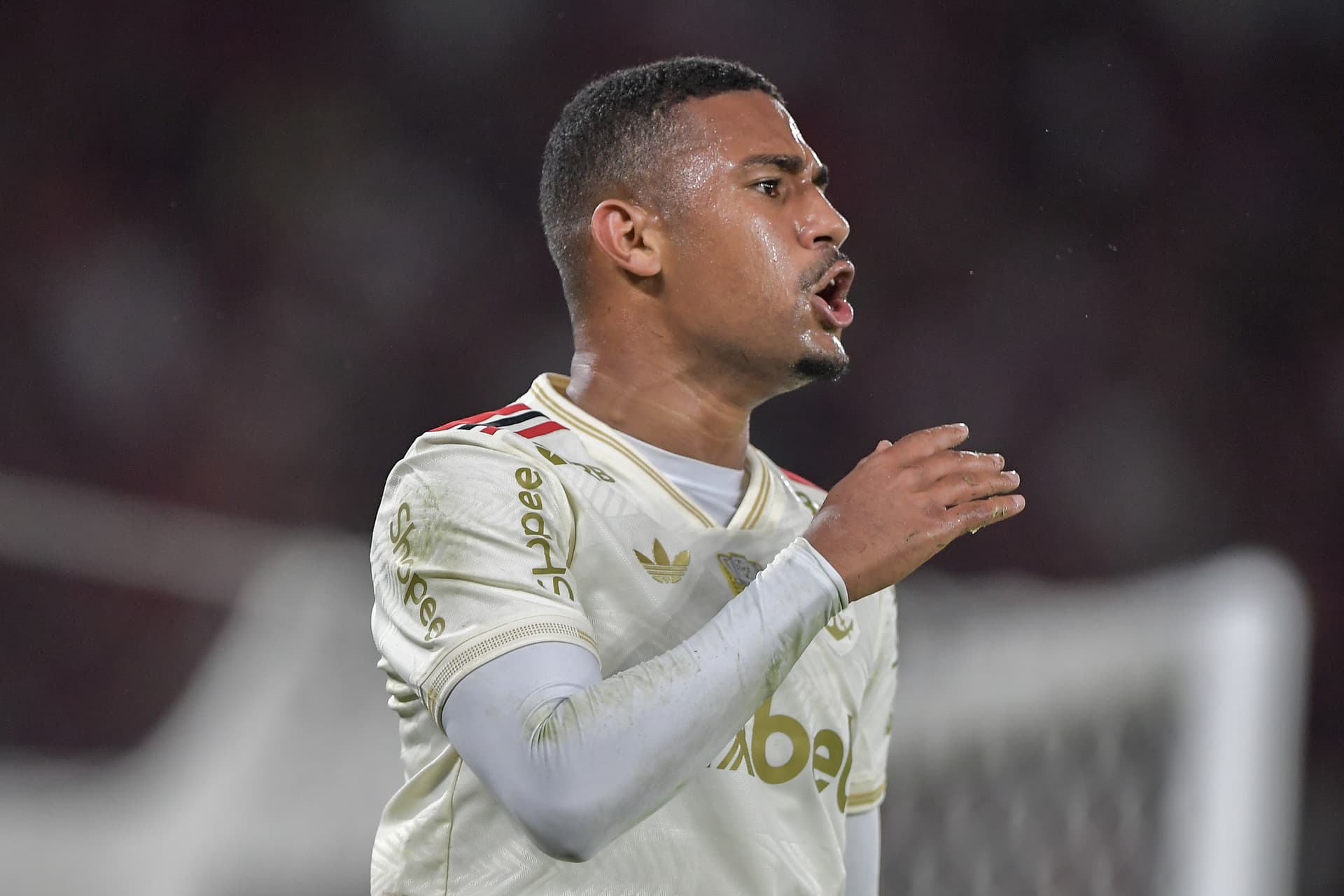 Samuel Lino em ação pelo Flamengo. Foto: Marcelo Zambrana/AGIF