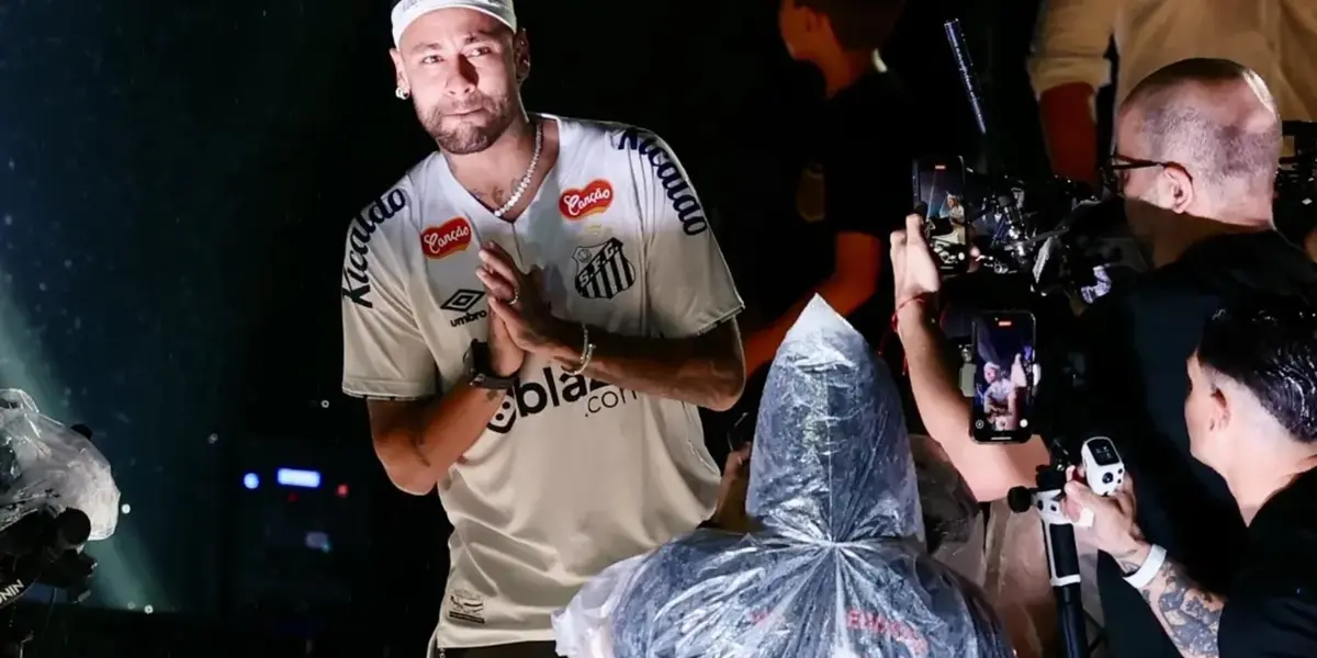 Santos apresentou Neymar nesta sexta-feira (31) (Foto: Marcello Zambrana/AGIF)