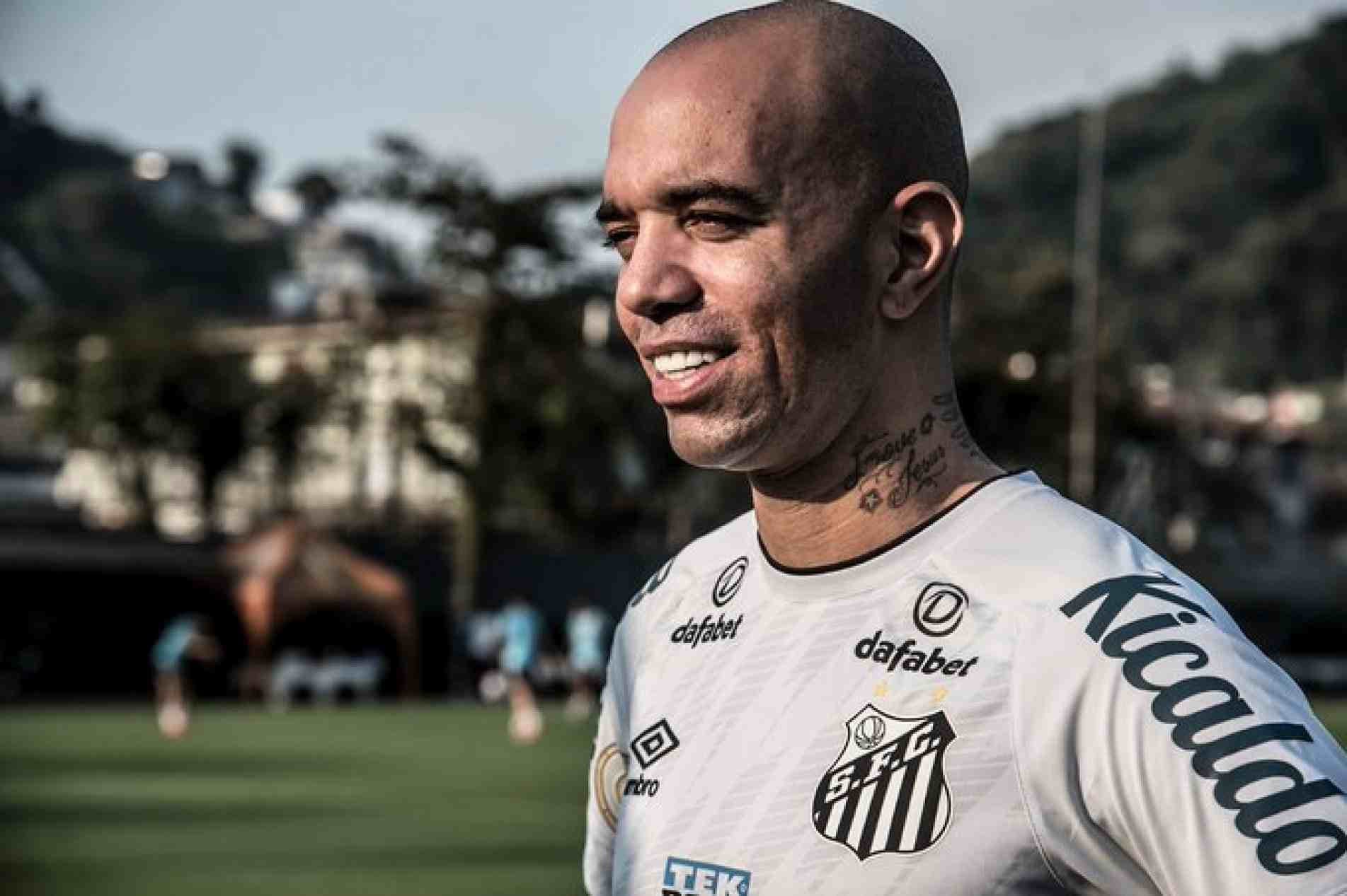 Santos foi eliminado da Copa do Brasil pelo Athletico-PR, mas quem mais sentiu foi Diego Tardelli em sua estreia pelo Peixe