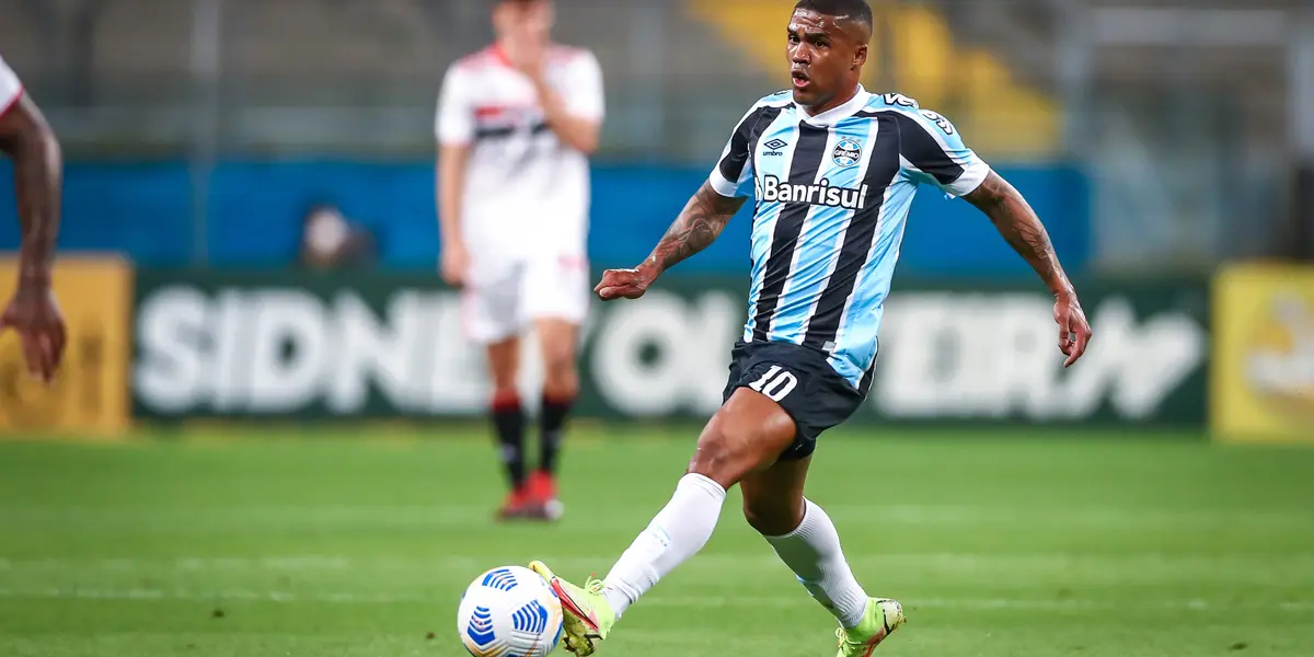 São Paulo avalia contratação de Douglas Costa e findar a crise instaurada no tricolor