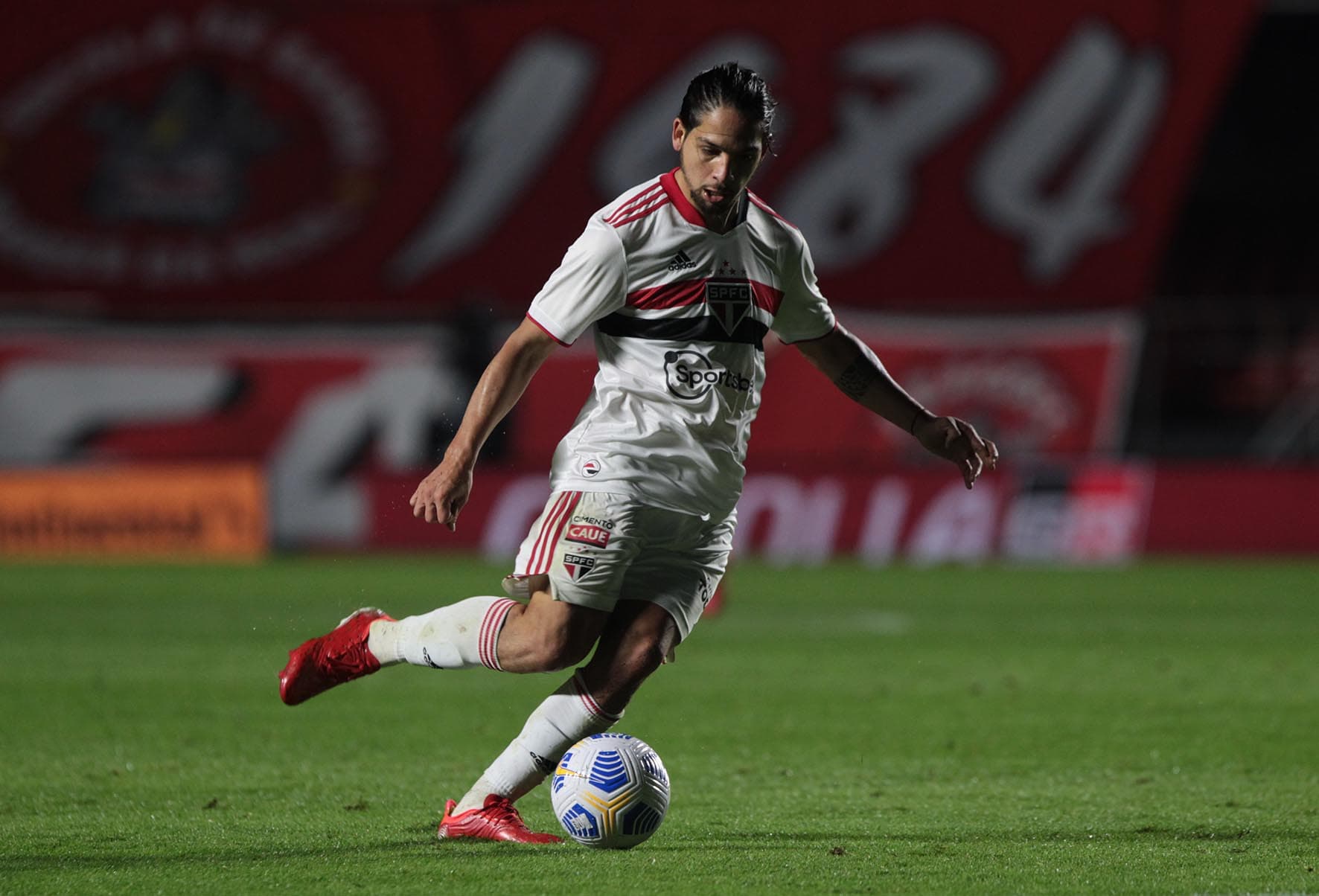 São Paulo escolheu seu lado na queda de braço entre os argentinos Hernán Crespo e Martín Benítez