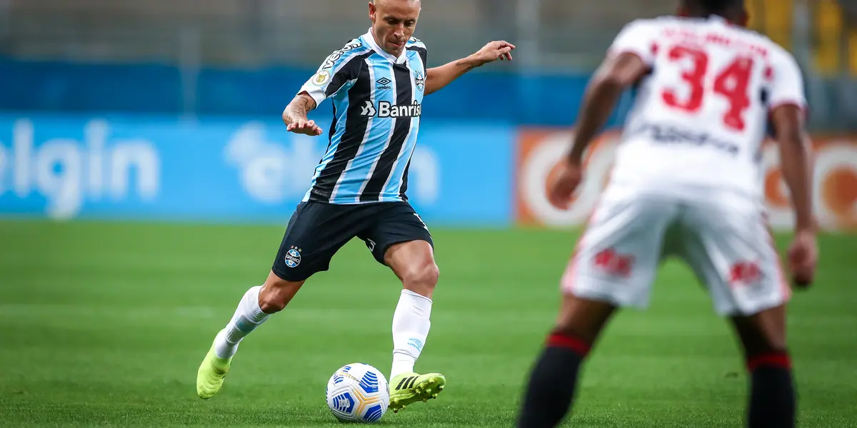 São Paulo não para em Douglas Costa e quer Rafinha como o novo Daniel Alves no tricolor