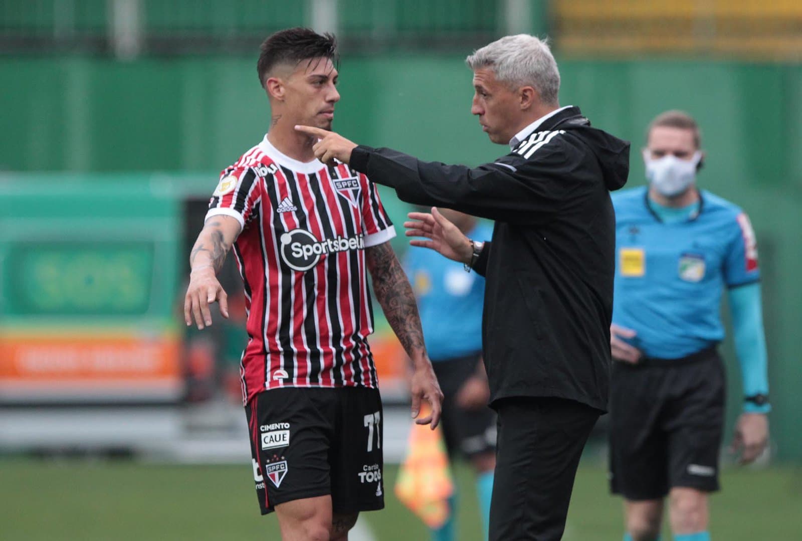 São Paulo soma mais um jogo sem vitória e dessa vez Hernán Crespo foi apontado pelos torcedores como o grande culpado