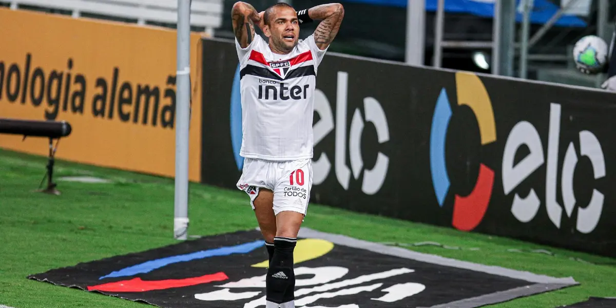 São Paulo tem uma difícil escolha para fazer por Daniel Alves