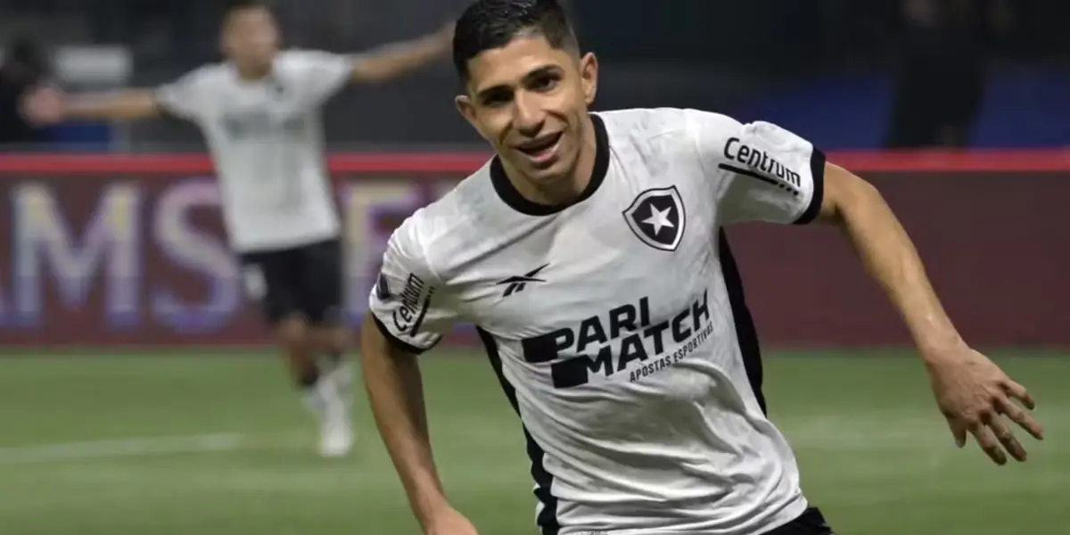 Savarino comemora gol do Botafogo