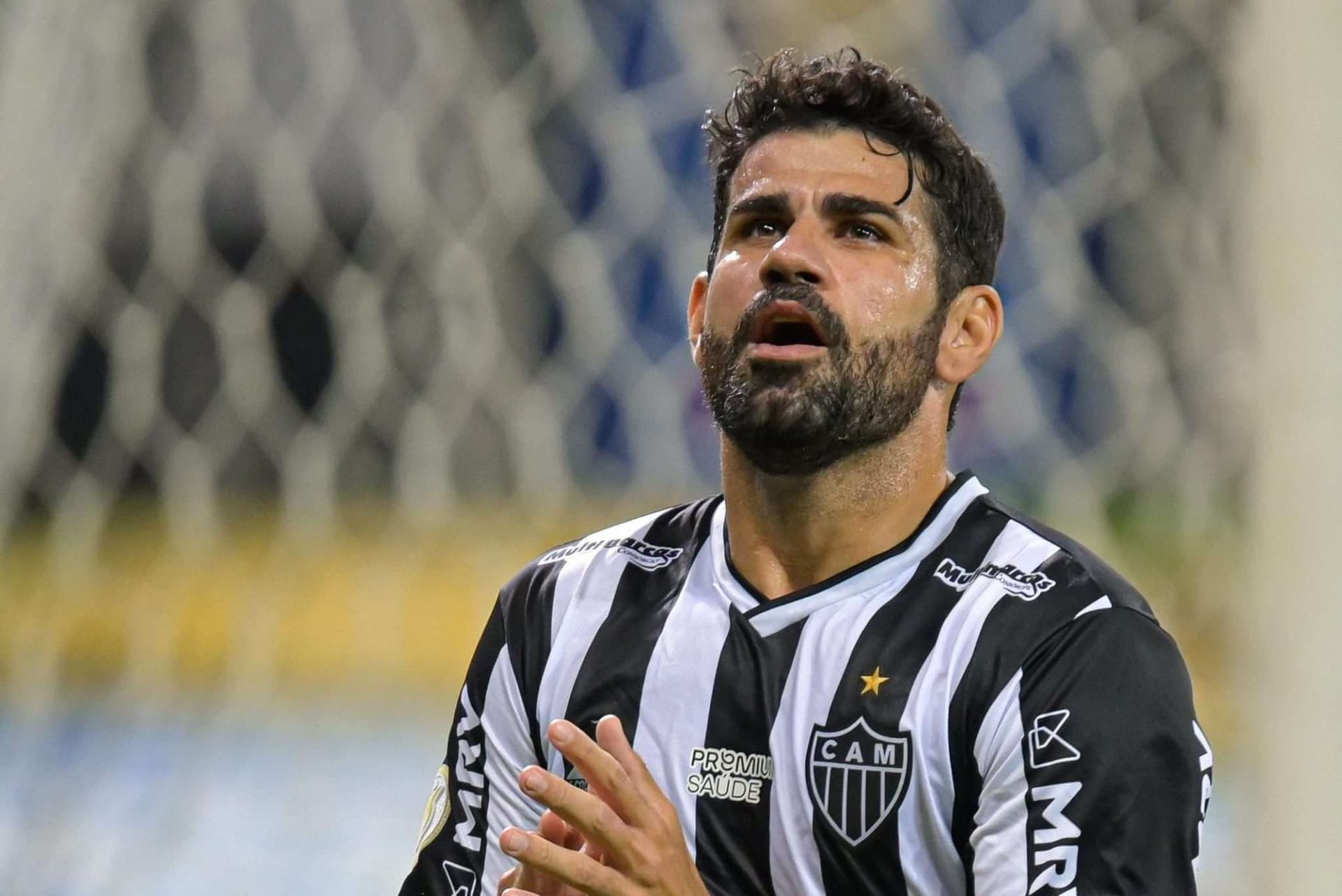 Segundo Jogner Costa, tio do atacante, Corinthians teria "dado pra trás" no negócio
