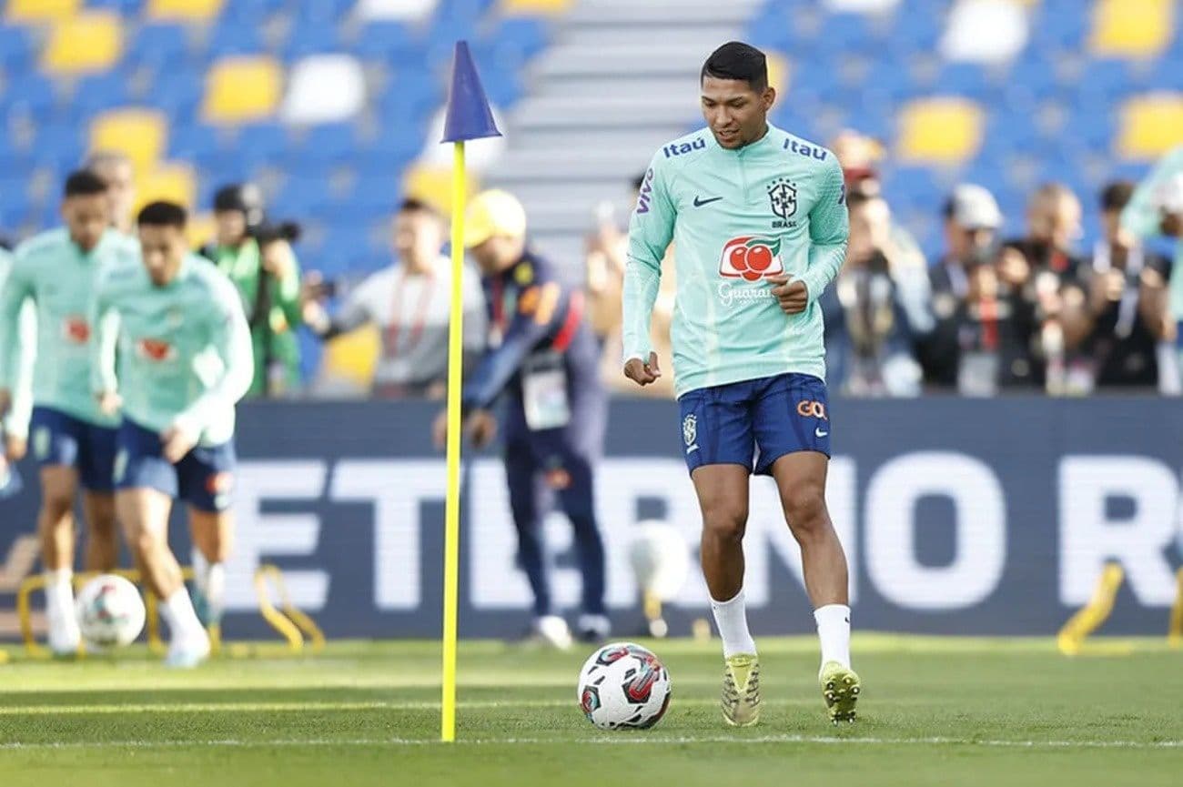 Seleção Brasileira enfrenta o Marrocos neste sábado, às 19h (horário de Brasília) e terá surpresas na escalação