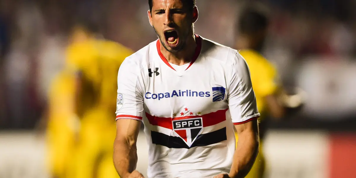 Sem clube desde julho, Jonathan Calleri volta a ser alvo do São Paulo após frustração na Europa