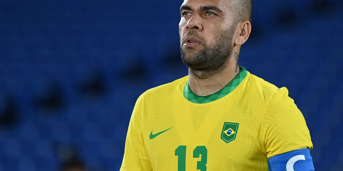 Sem clube desde setembro, Daniel Alves já teria definido seu rumo para 2022 longe do futebol brasileiro