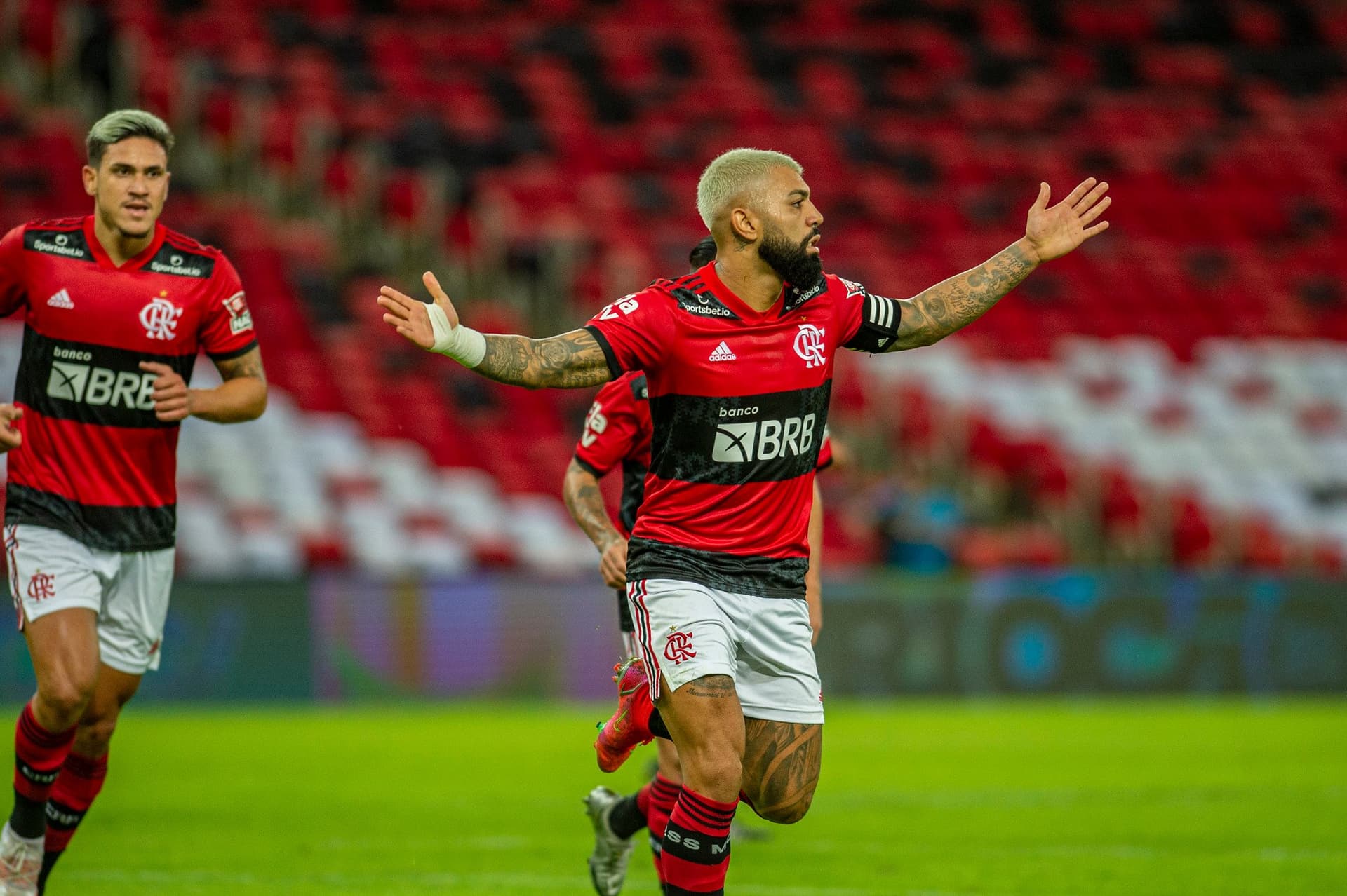 Sem Gabigol, Pedro conseguiu destaque e colocou dúvidas nas cabeças de Renato Portaluppi e Tite