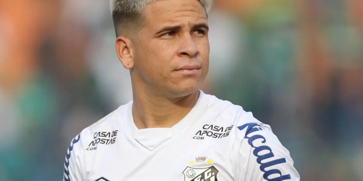 Semanas depois da decisão, o atacante desabafa sobre a perda do título