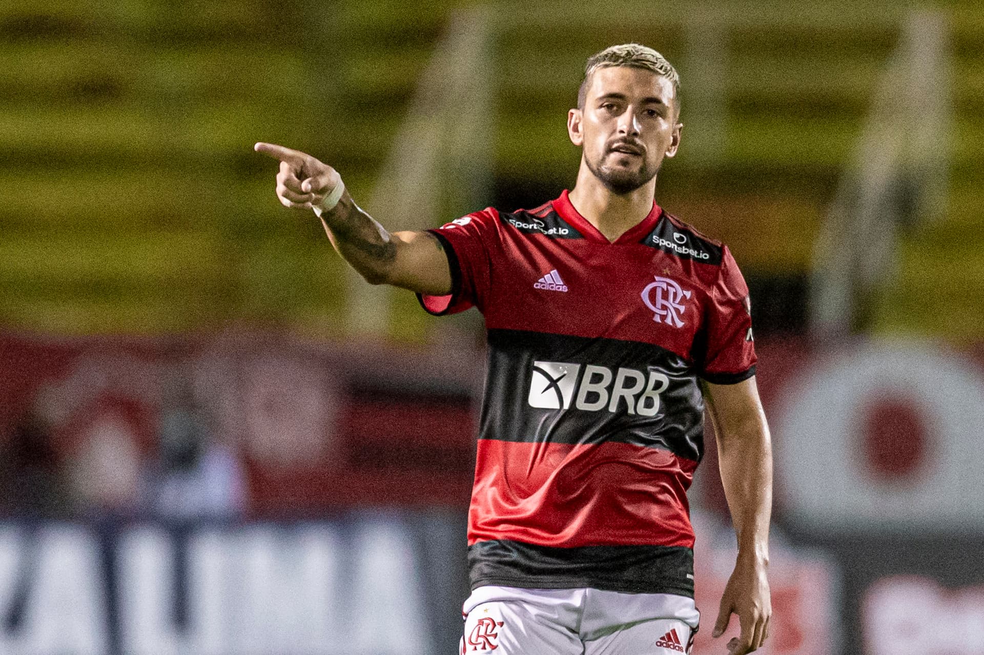Situação do departamento médico do Flamengo chama a atenção dos torcedores e pedem mudanças por lesão de Arrascaeta