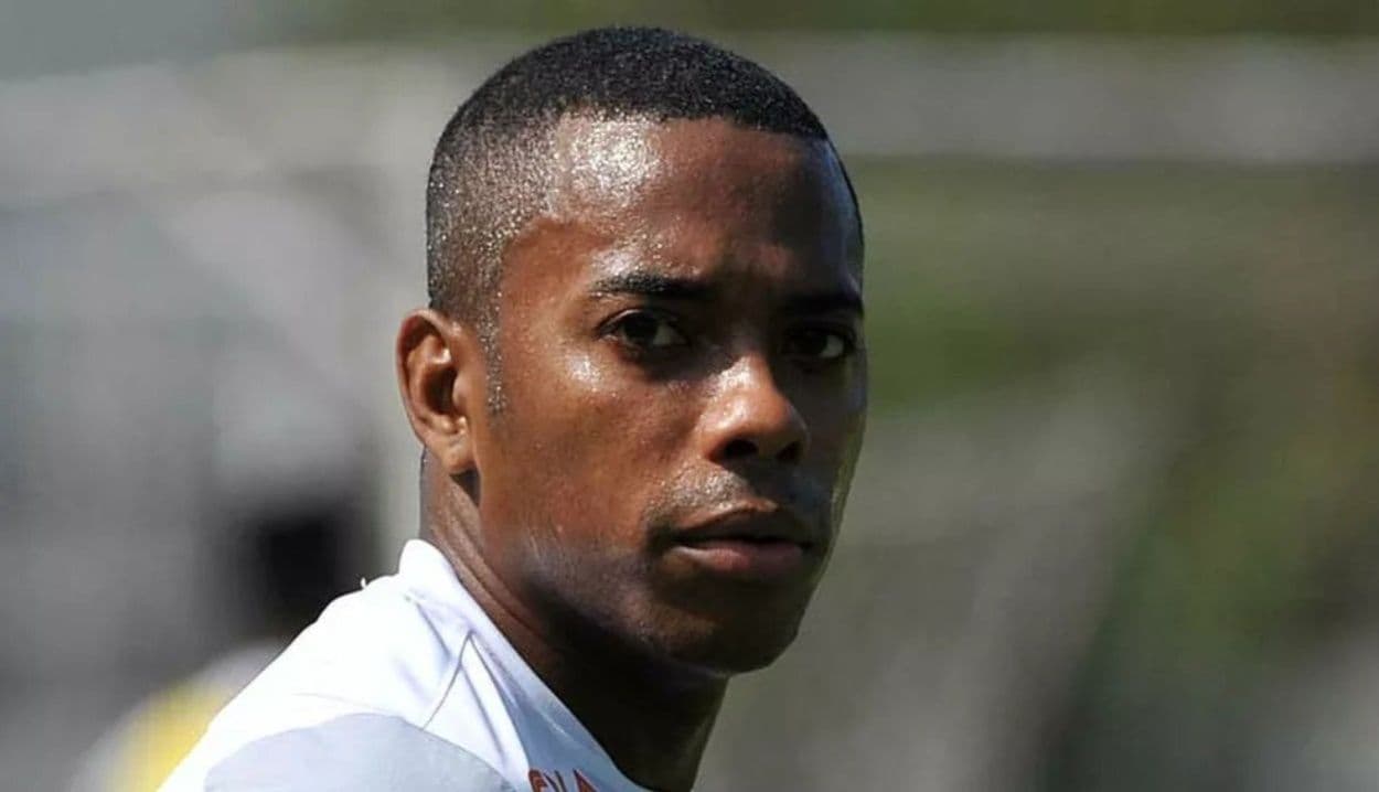 STJ analisa um pedido da Justiça Italiana para que o ex-jogador cumpra pena no Brasil