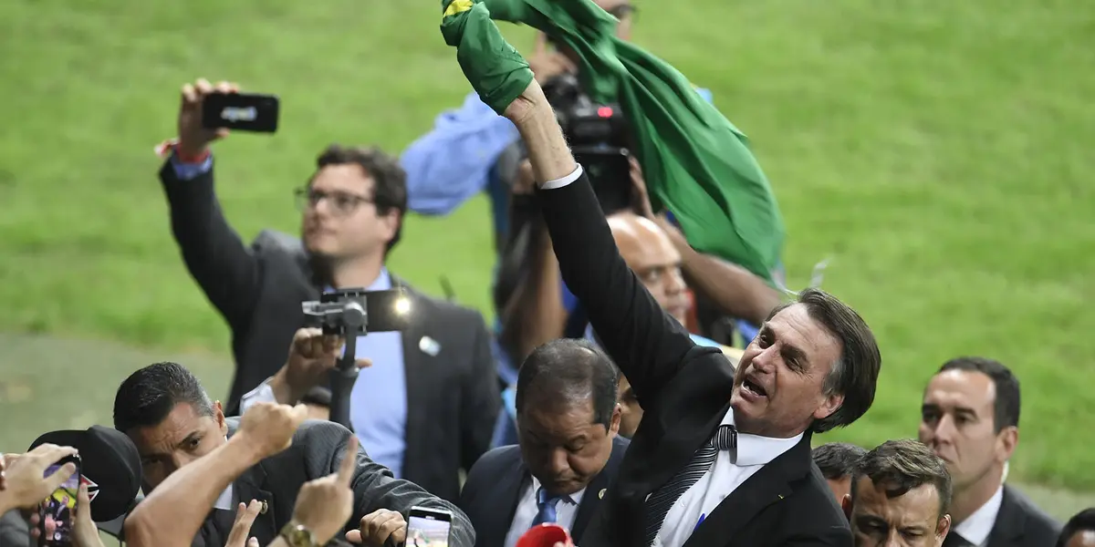 Supremo Tribunal de Justiça do Brasil exige que o presidente do país argumente sua decisão de sediar o torneio em meio a uma pandemia