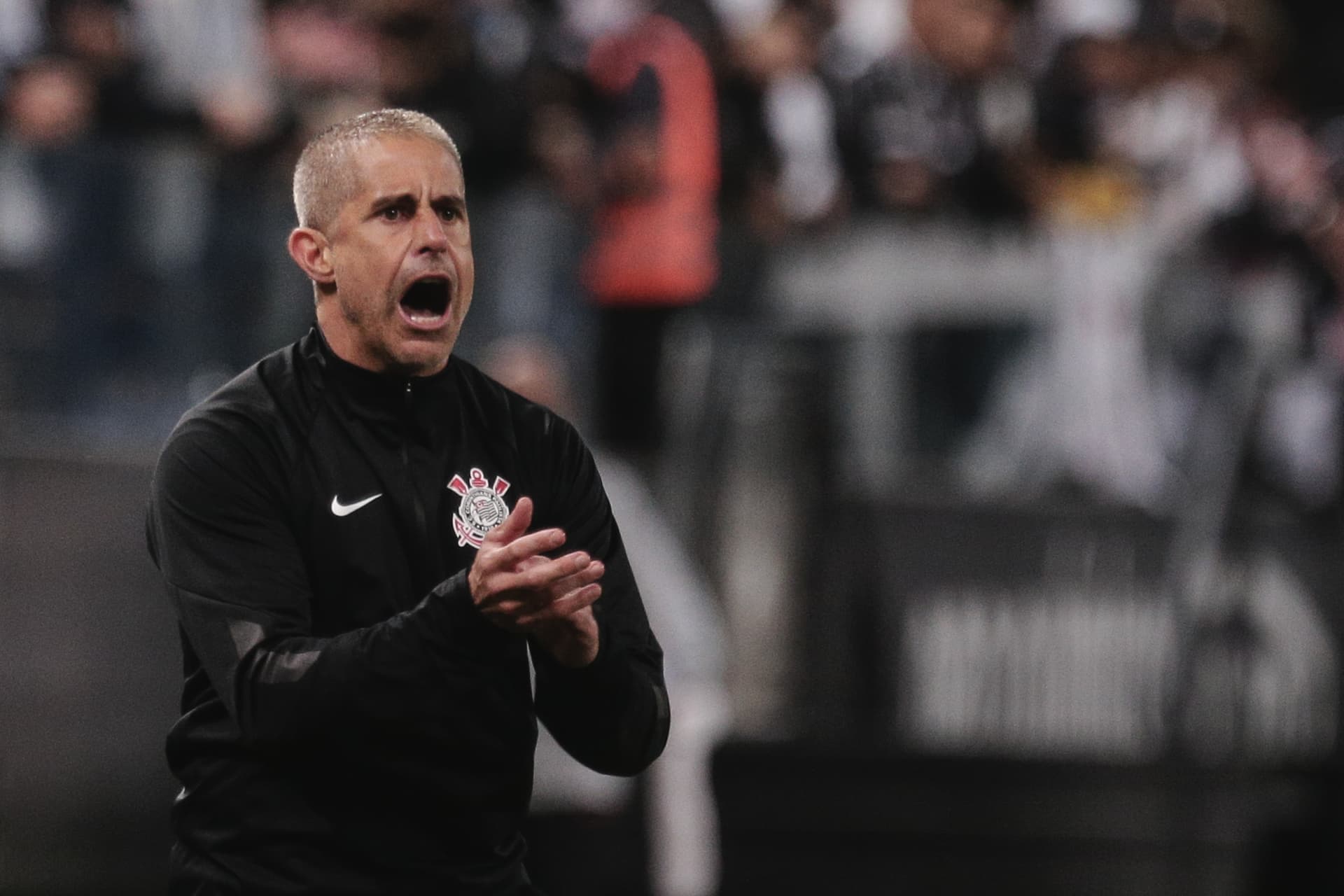 Sylvinho técnico do Corinthians durante partida contra o Cuiabá no estádio Arena Corinthians pelo campeonato Brasileiro A 2021. Foto: Ettore Chiereguini/AGIF