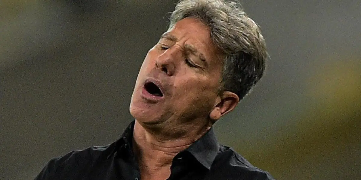 Técnico chegou a discutir com o lateral durante duelo contra o São Paulo no passado