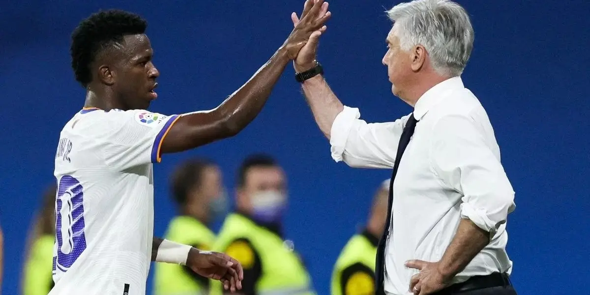 Técnico defendeu jogador de insultos que vem sofrendo recentemente