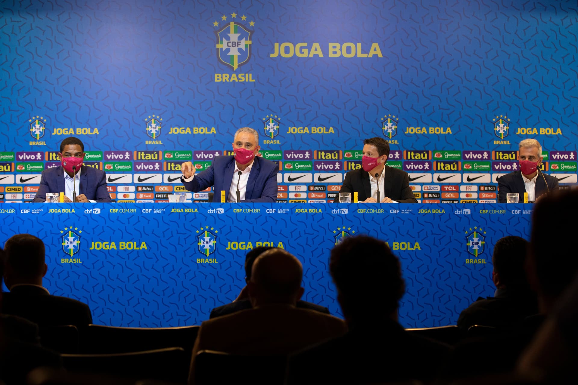 Técnico do Brasil fez a primeira convocação do ano para duas partidas das Eliminatórias. A novidade ficou por não chamar lateral que recusava vacina contra Covid-19