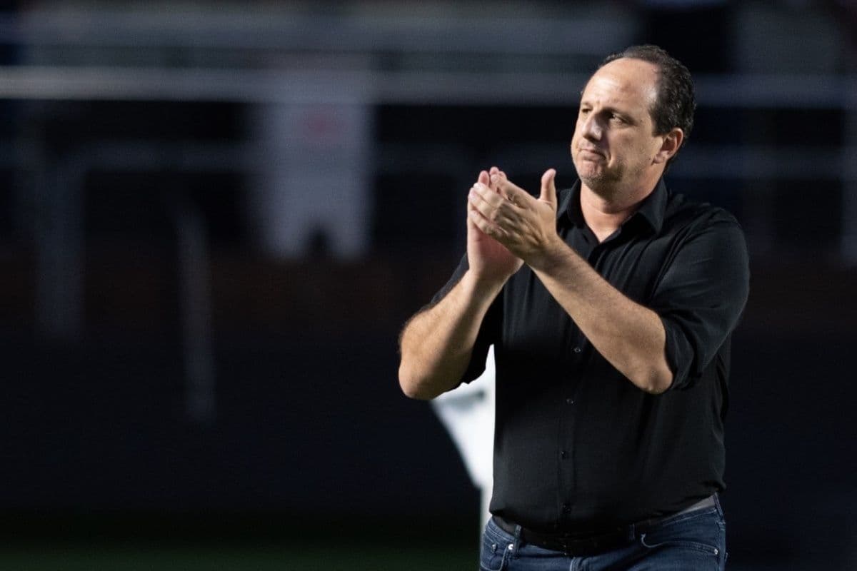 Técnico ficou feliz com notícia que recebeu durante o jogo