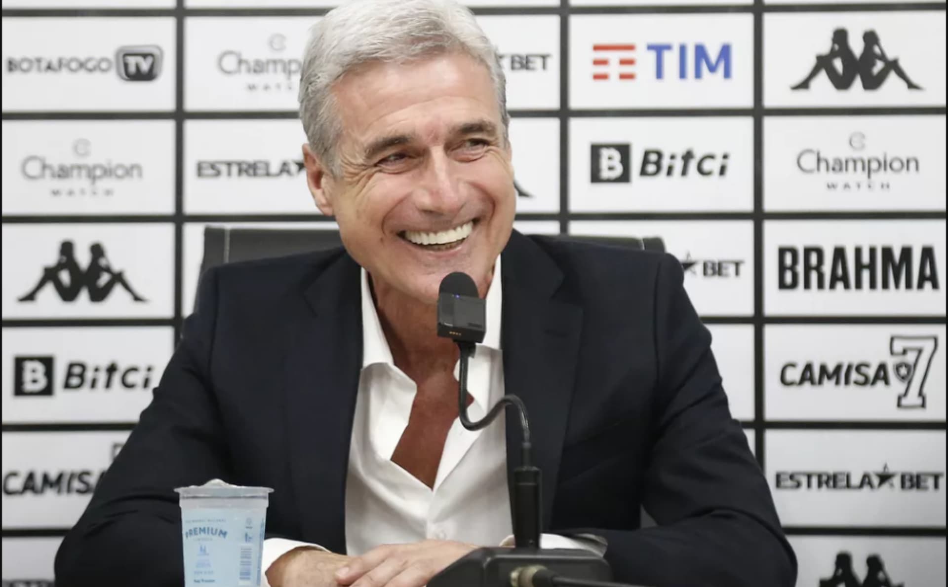 Técnico português irá já começar a trabalhar no novo time