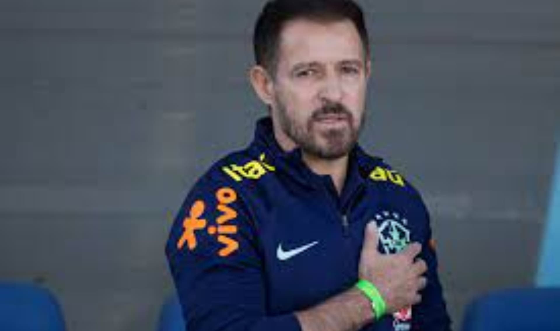 Tecnico Ramon Menezes recebe uma oportunidade como interino e não vai bem