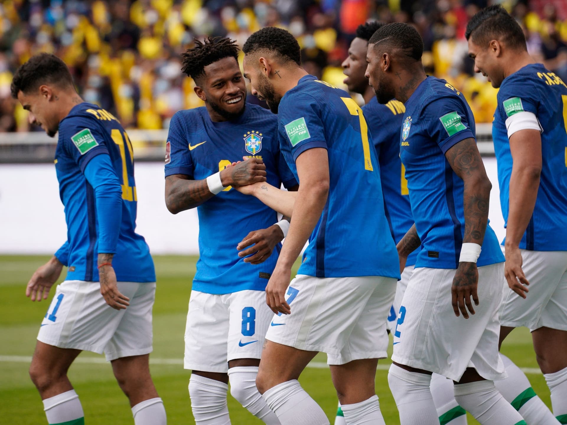 Técnico Tite deve promover algumas entradas no time titular da Seleção contra o Paraguai