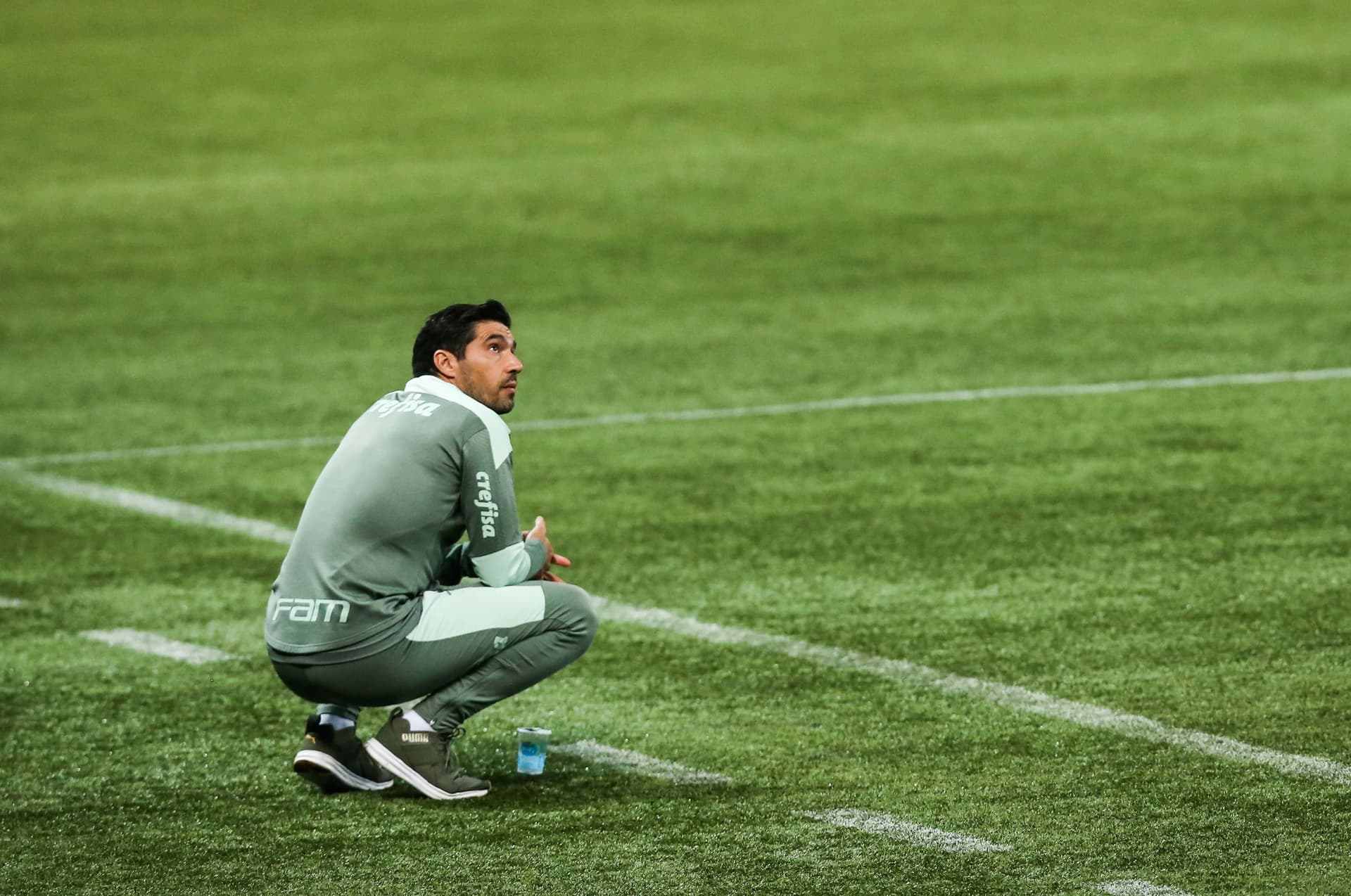 Técnico vive pressão no clube e semifinal da Libertadores pode selar seu futuro