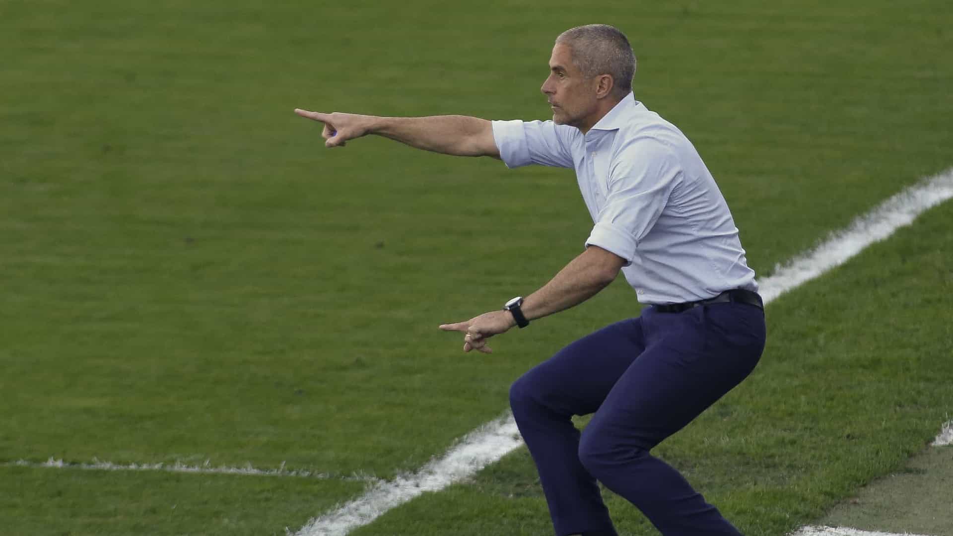 Timão conseguiu a segunda vitória seguida na competição, com gol de Roni
