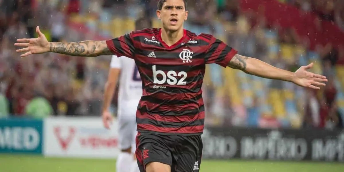 Time inglês tenta a contratação do centroavante no deadline day da janela de transferências europeia