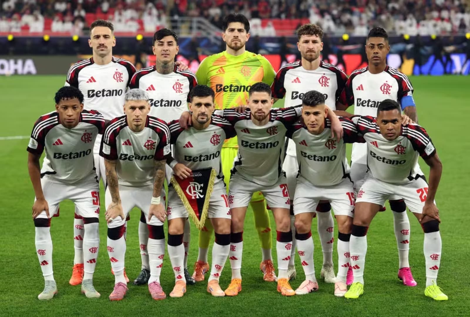 Time posado do Flamengo para jogo com o PSG — Foto: Mohammed Salem/Reuters