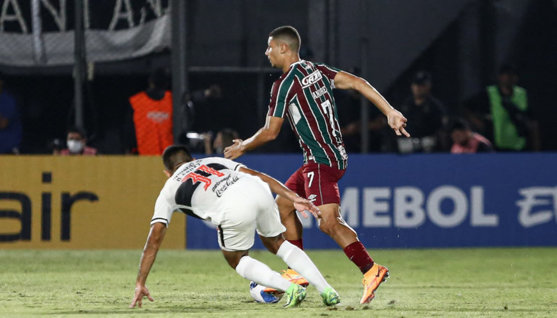 Times se enfrentam nesta segunda-feira