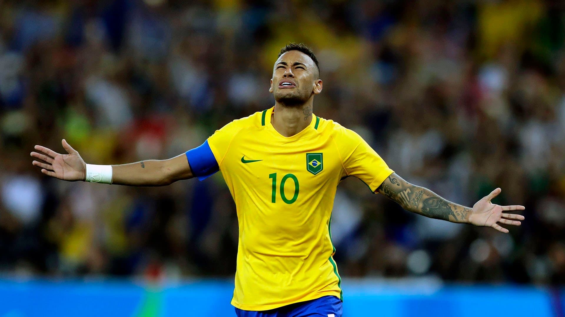 Tite adotou rodízio da braçadeira e escolhe o capitão de acordo com o mmomento da equipe