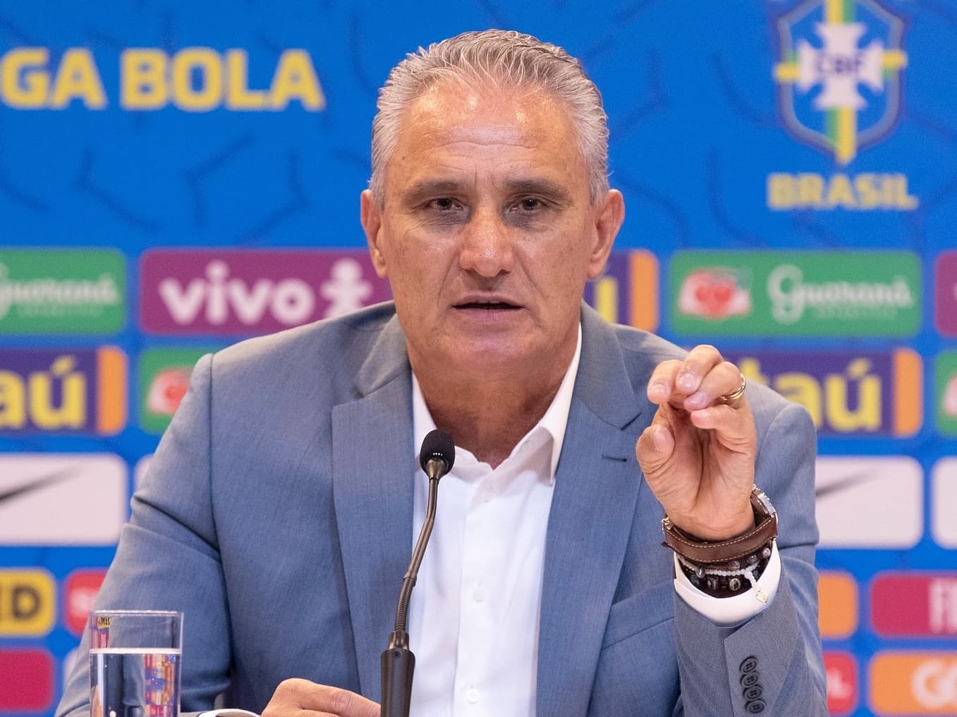 Tite convocou a seleção brasileira para os jogos de outubro e fez pedido para a CBF por desespero pela Copa do Mundo