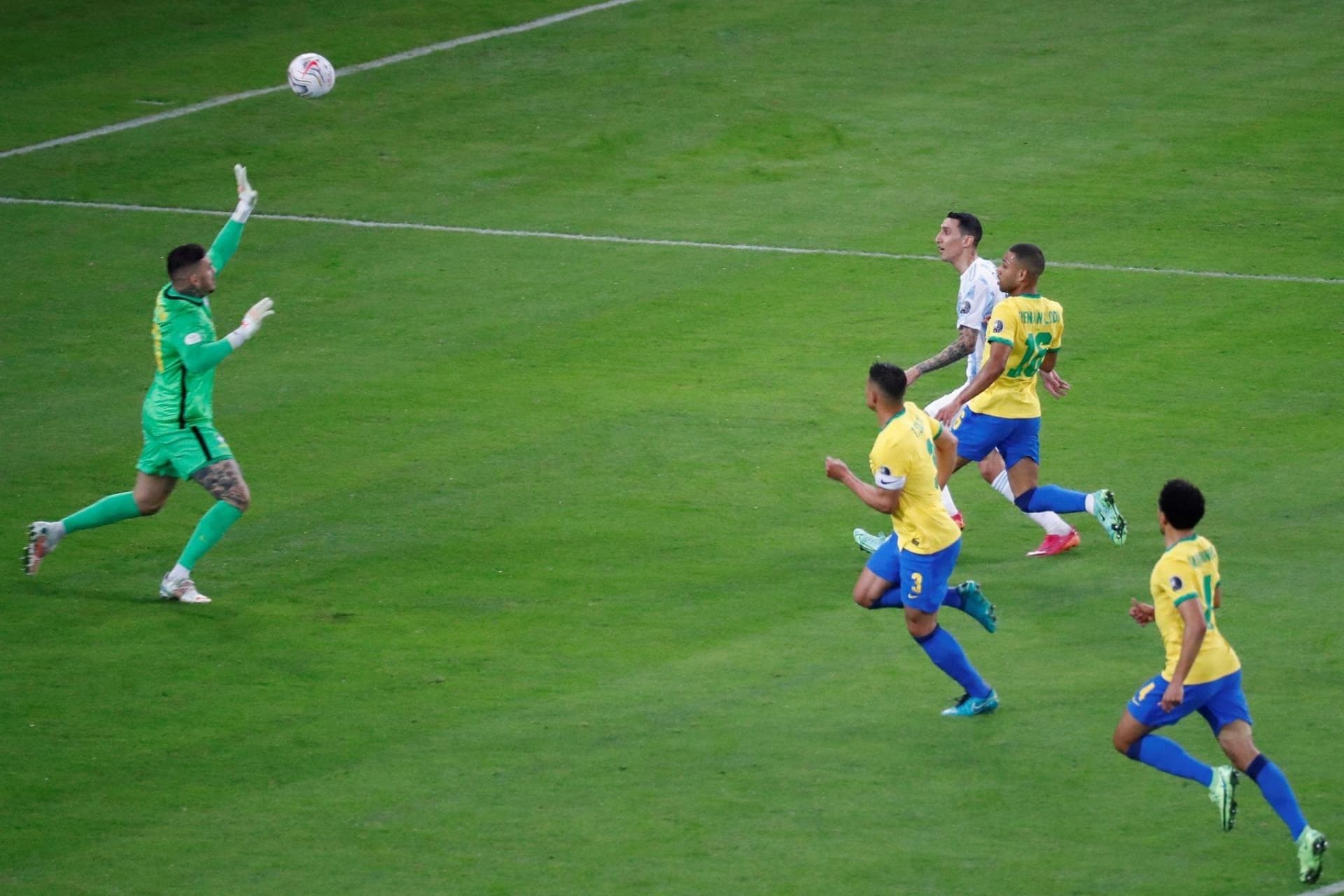 Título da Argentina teve jogo sujo para cima de Renan Lodi
