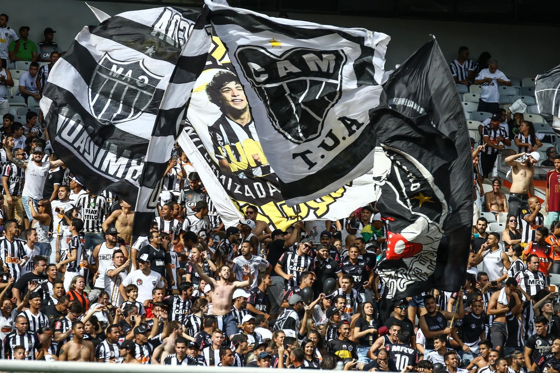 Torcedores do Galo cobraram jogadores e o treinador Antonio Mohamed