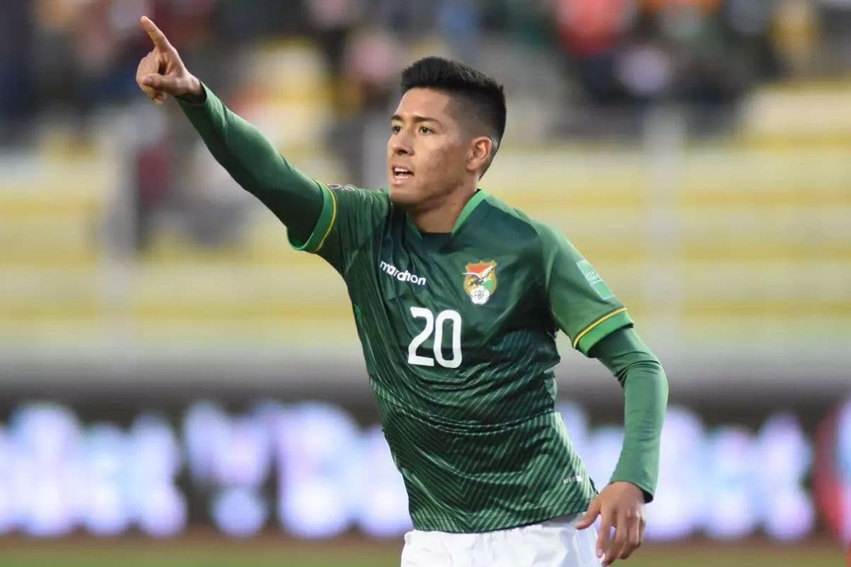 Torcedores pedem contratação de Henry Vaca, boliviano que brilhou contra a Seleção Brasileira