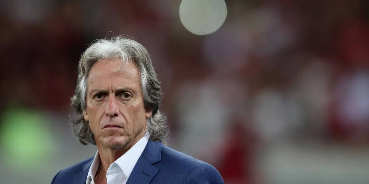 Torcedores rubro-negros estranham saída do português do Benfica no mesmo dia que Cuca deixou o Galo