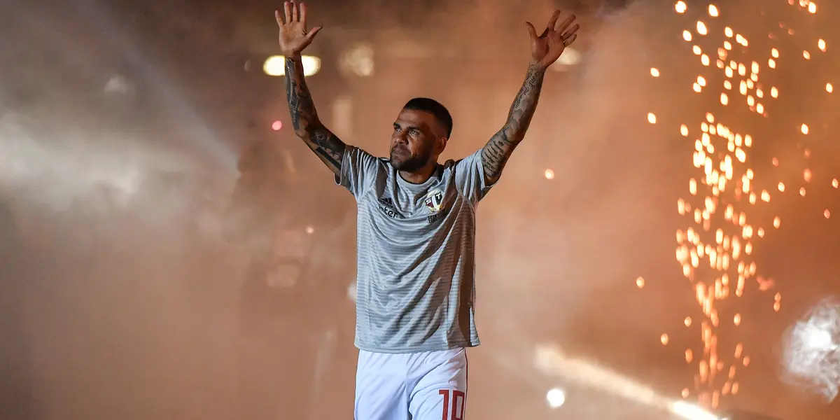 Torcida comemourou a saída do jorcedor nas redes sociais